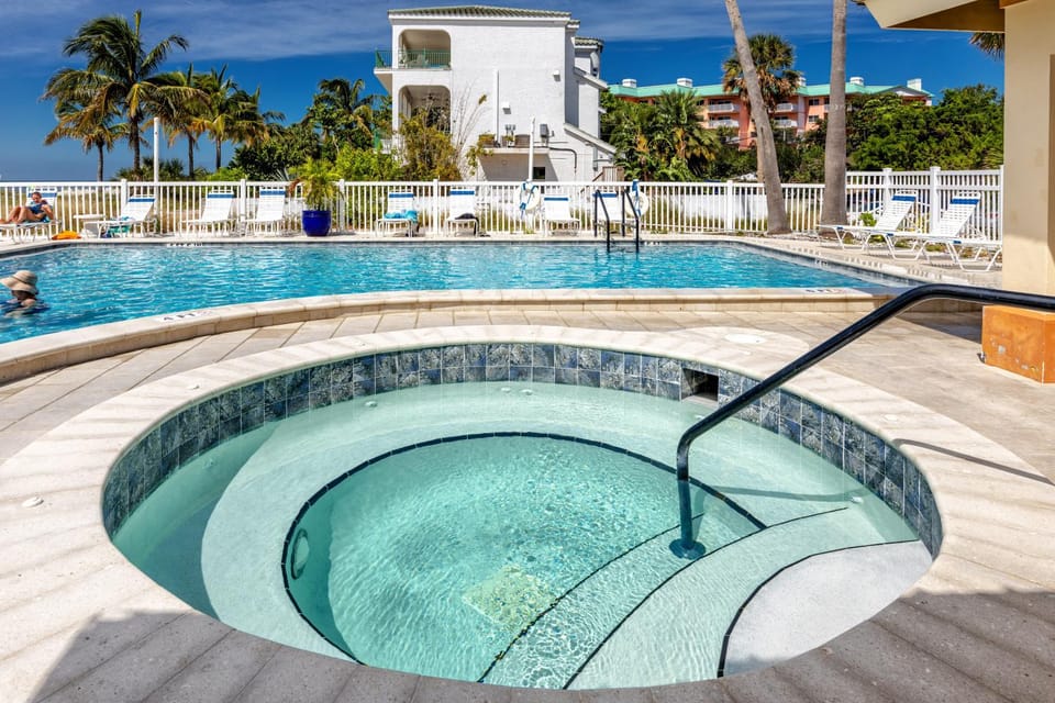 Day, Hot Tub, Swimming pool, Swimming pool, sunbed
