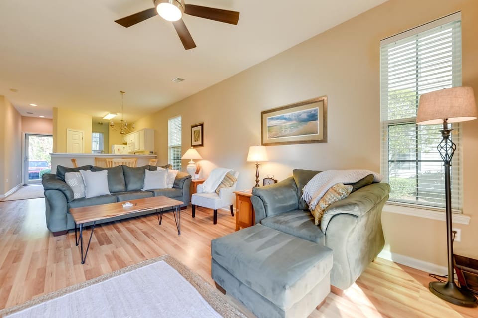 Pond Views & Community Perks: Sunset Beach Condo! House in Sunset Beach