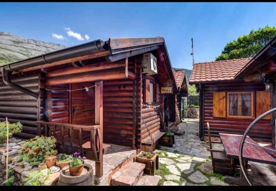 Property building, Patio, Garden