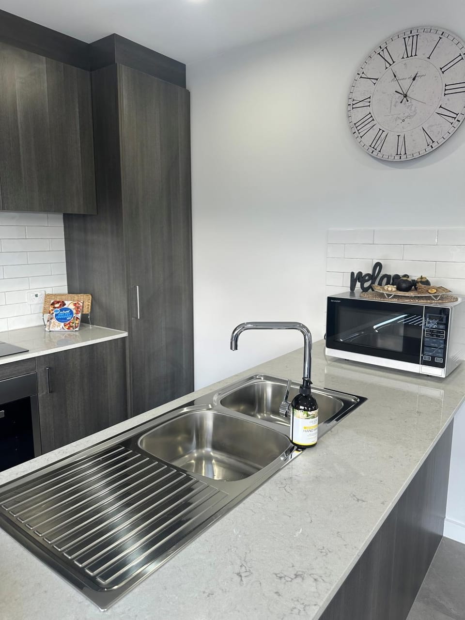 Lbarza Brand New Stylish 2BR Townhouse in Kialla Apartment in Shepparton