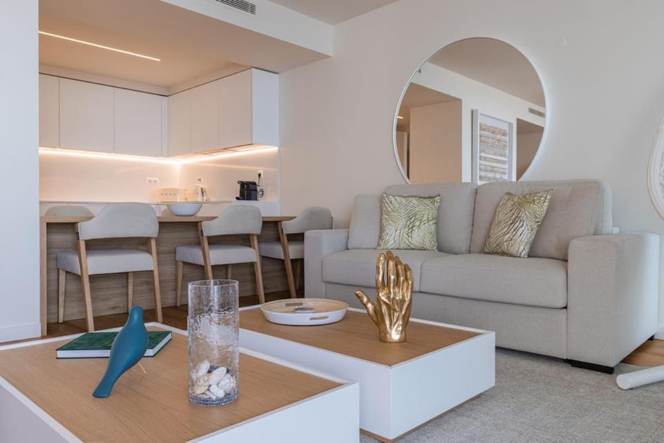 Kitchen or kitchenette, Living room, Seating area, Dining area