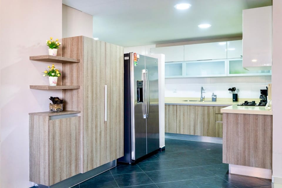 Kitchen or kitchenette, oven