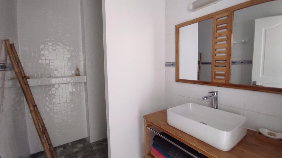 Bathroom, towels