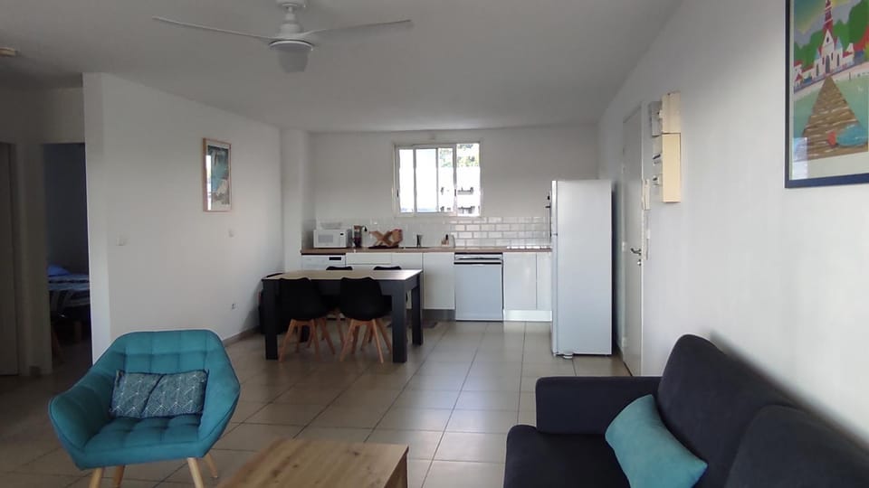 Kitchen or kitchenette, Living room, Dining area