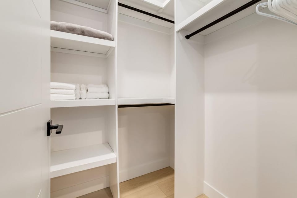 Bedroom, towels, wardrobe