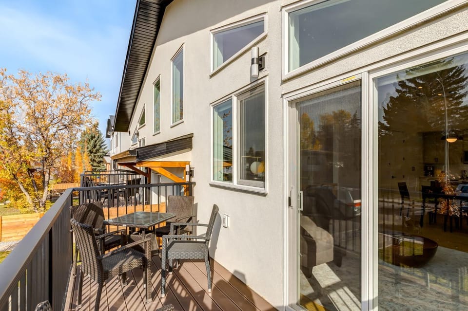 Patio, Day, Balcony/Terrace, Dining area