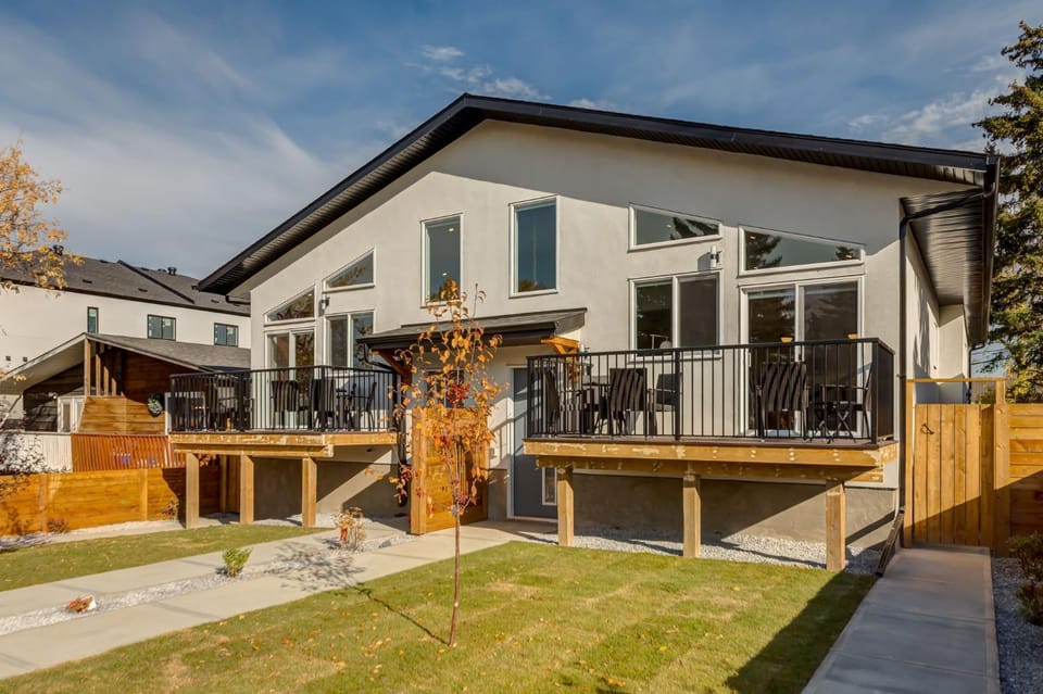 Property building, Patio, Facade/entrance