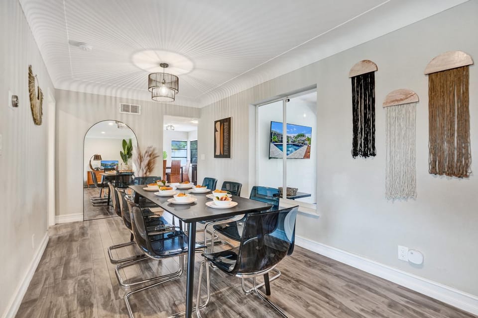Seating area, Dining area