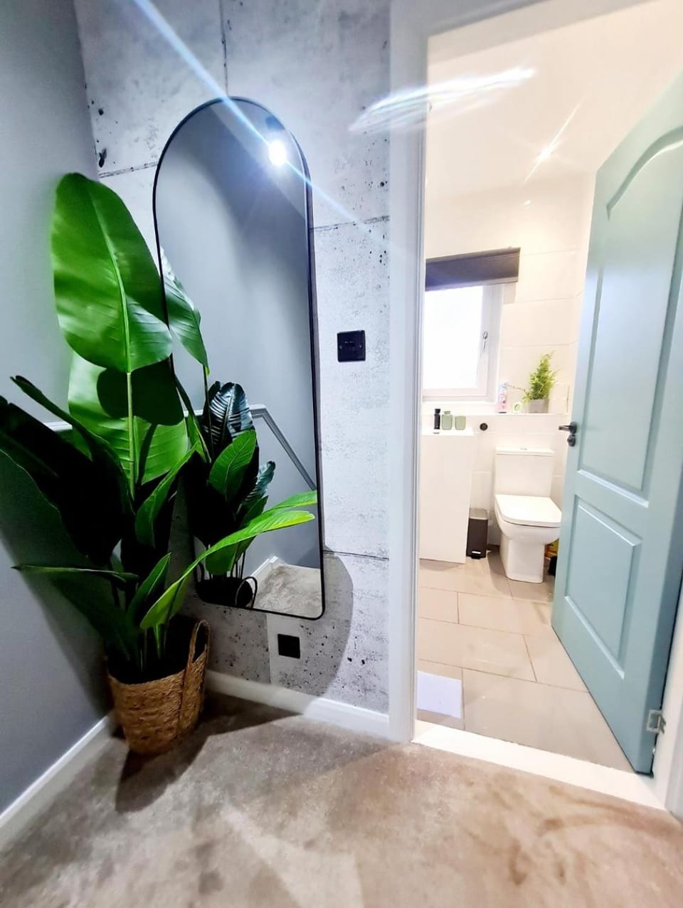 Bright 3BR walking distance to town - FREE parking Apartment in Glasgow