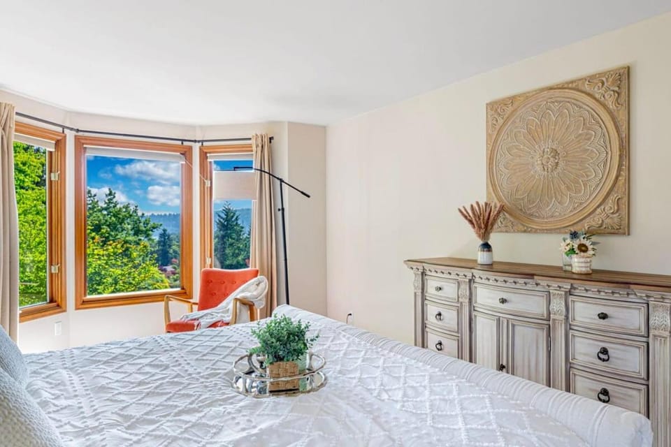 Family Redmond Home with AC 3 mins to MSFT House in Redmond