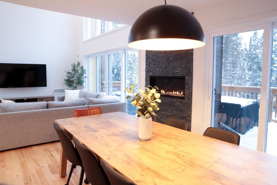 Communal lounge/ TV room, TV and multimedia, Living room, Dining area, Evening entertainment