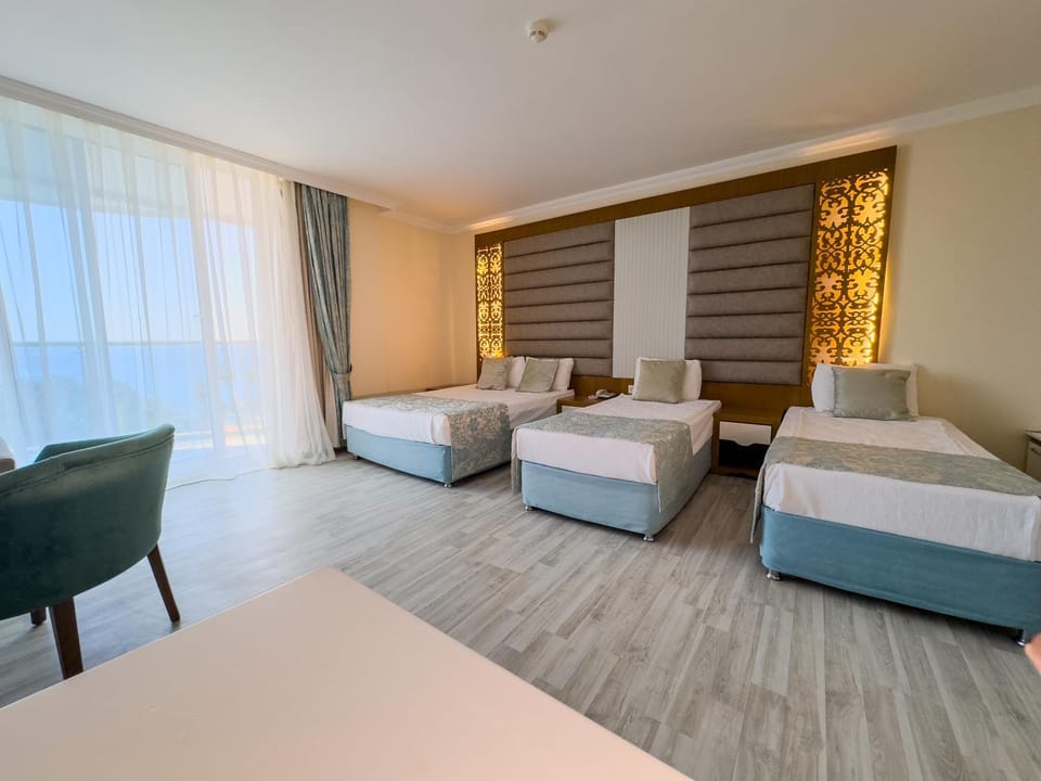 Bed, Living room, Photo of the whole room, Seating area, Bedroom, furniture