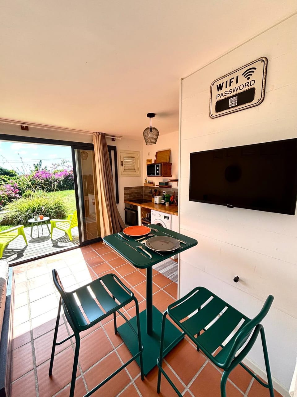 TV and multimedia, Dining area