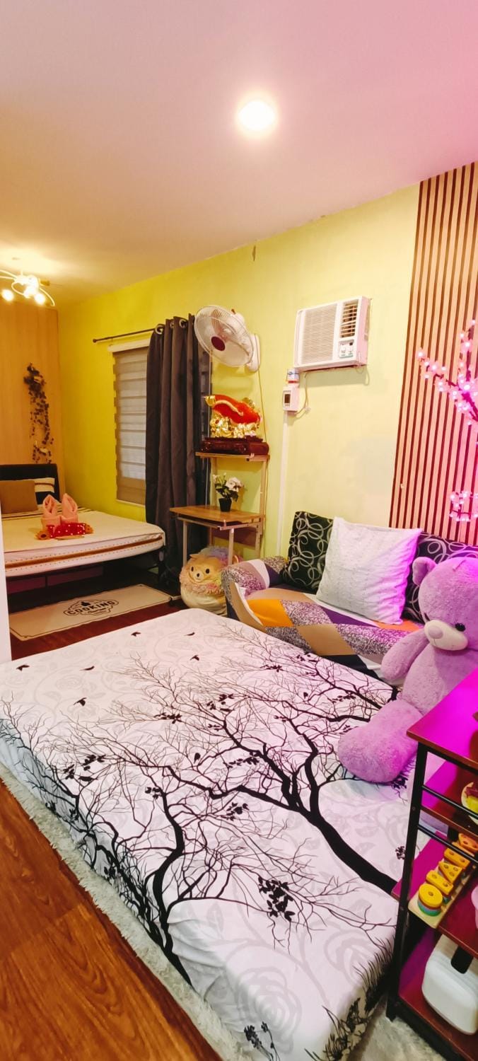 Bed, Living room, Seating area, Bedroom