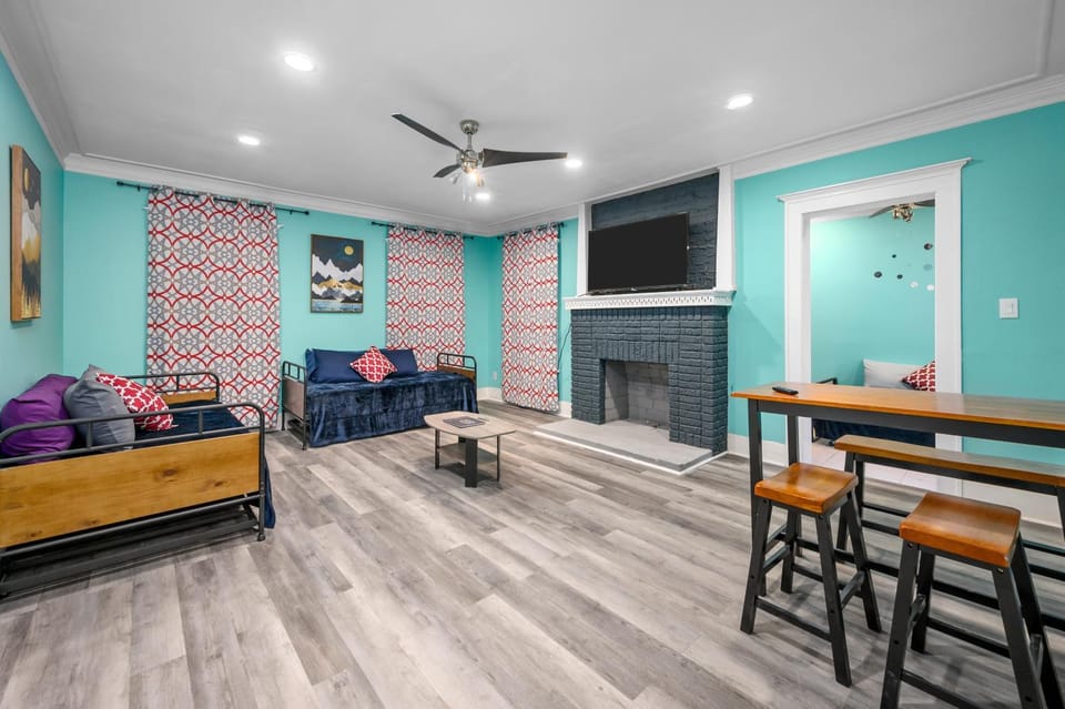 Charming Midtown Houston Apt with Free Parking Apartment in Houston