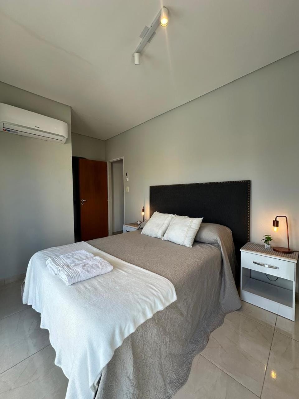 Bed, Photo of the whole room, Bedroom, air conditioner