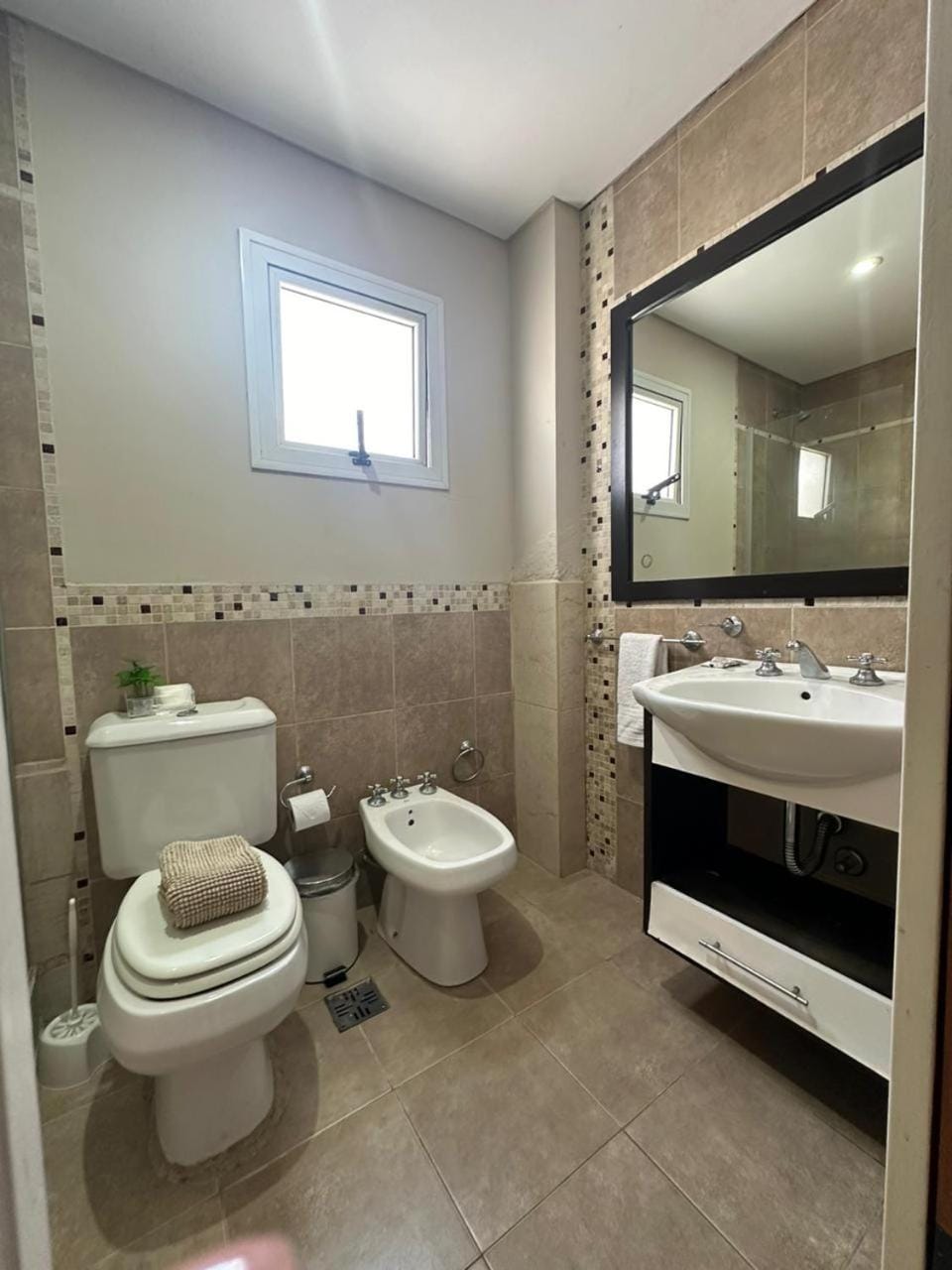 Shower, Toilet, Bathroom, bidet, towels