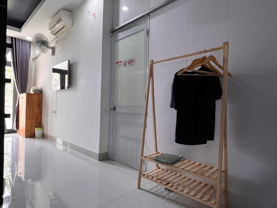 TV and multimedia, Photo of the whole room, air conditioner