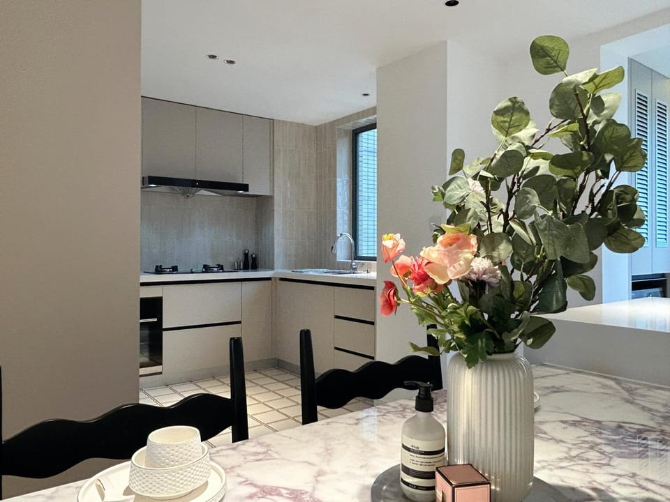 Coffee/tea facilities, Kitchen or kitchenette, Dining area