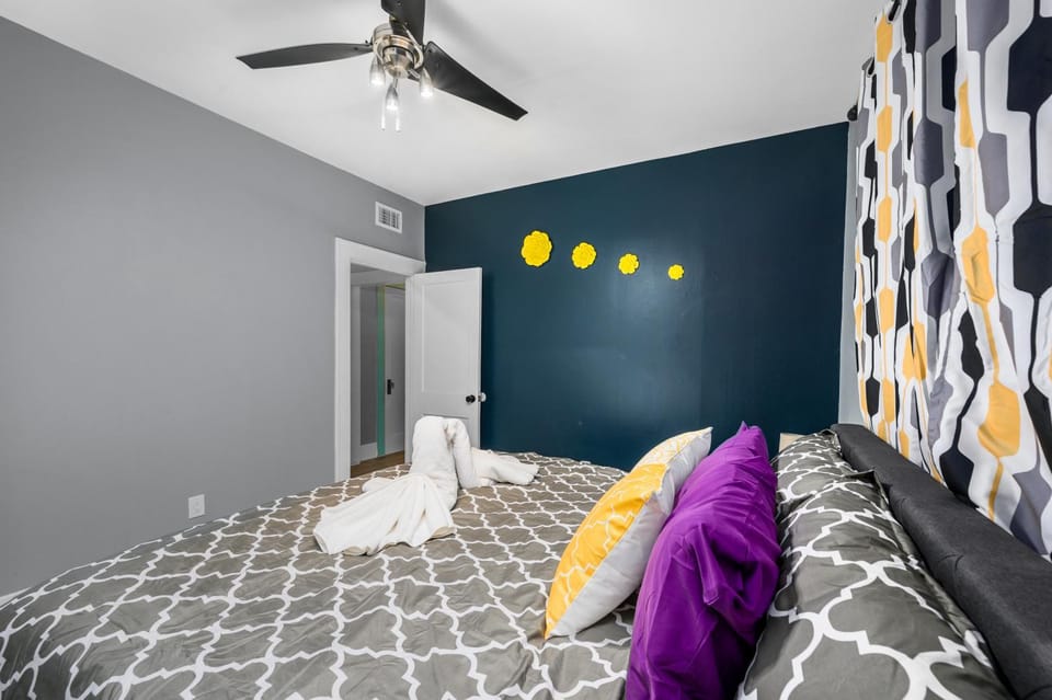 Cozy Retreat in Midtown with Convenient Parking Apartment in Houston