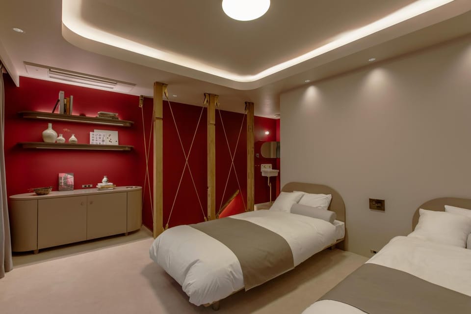 Photo of the whole room, Bedroom