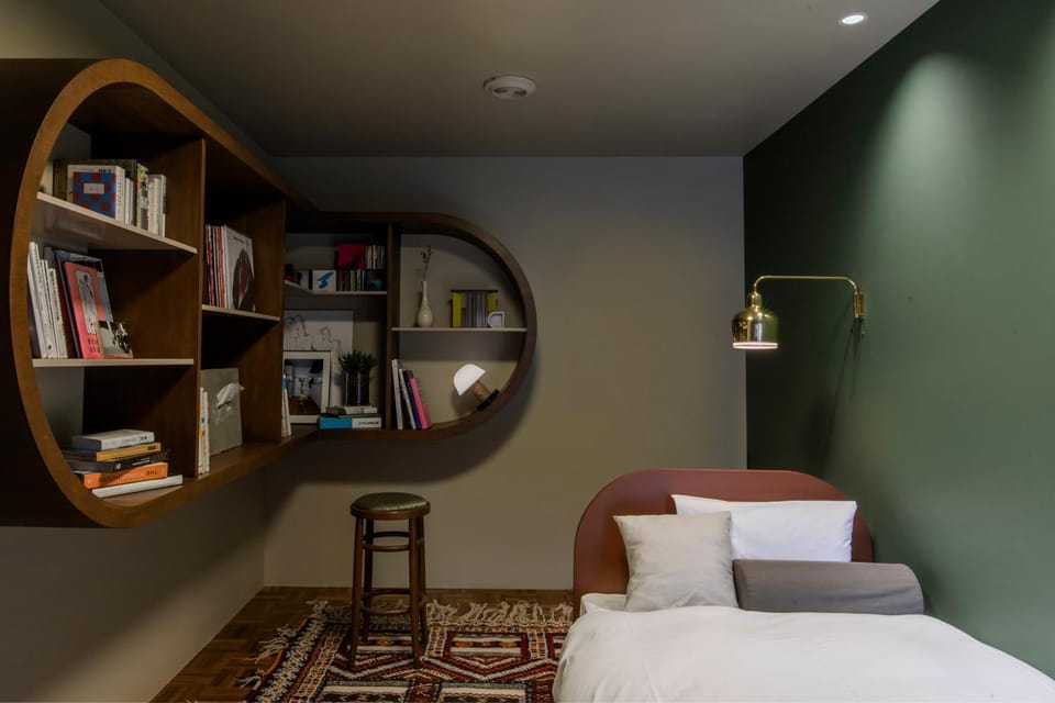Photo of the whole room, Bedroom