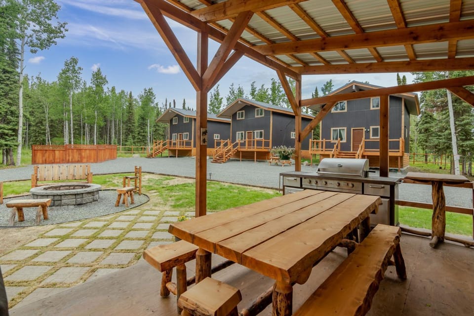 Studio Steps to Kenai River w/ Fire Pit! Apartment in Sterling