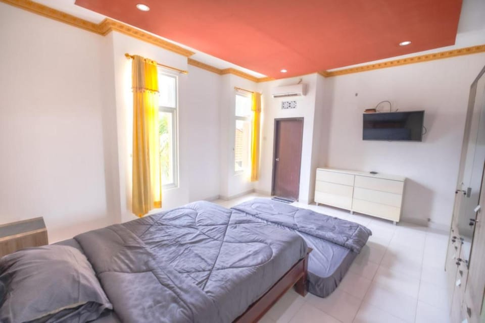 TV and multimedia, Photo of the whole room, Bedroom