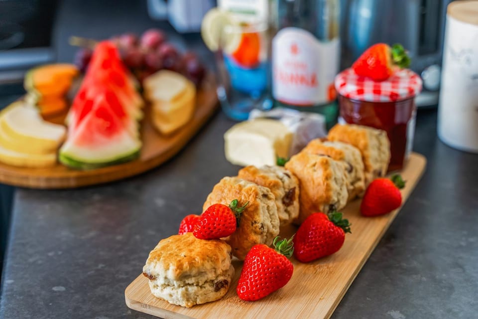 La Maisón, City Centre House, EV Parking, Fast WiFi, Netflix Private Entrance, Garden Apartment in Coventry