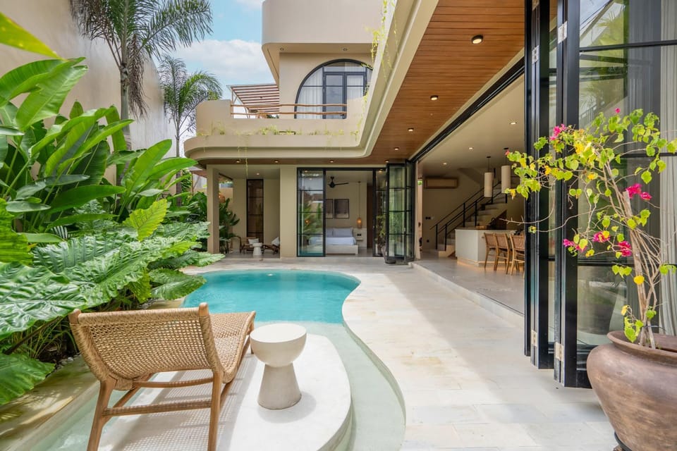 Property building, Day, Garden, View (from property/room), Balcony/Terrace, Garden view, Pool view, Swimming pool, sunbed