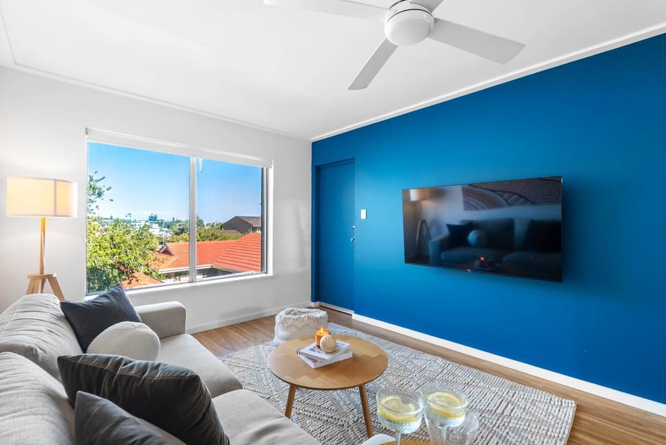 Azure Walk - Short Walk to the Beach Apartment in Perth