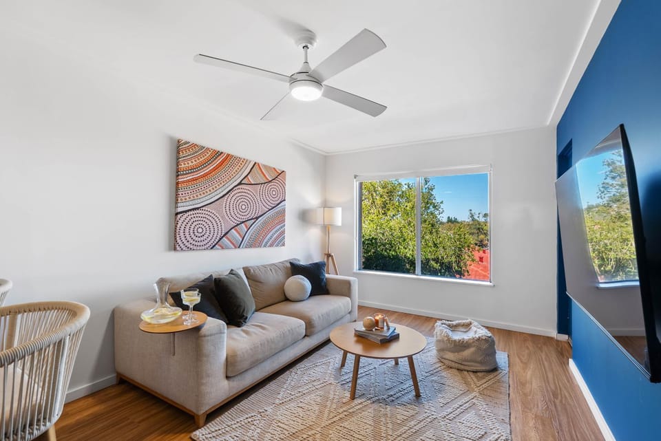Azure Walk - Short Walk to the Beach Apartment in Perth