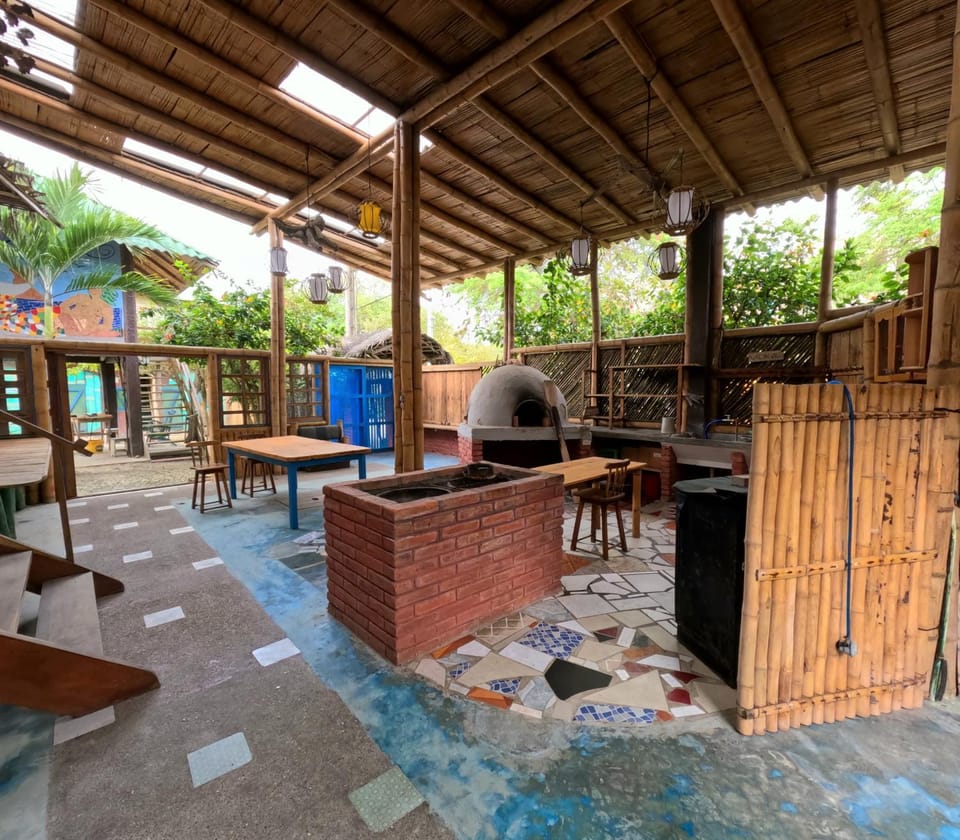 BBQ facilities, Kitchen or kitchenette, Dining area, Communal kitchen