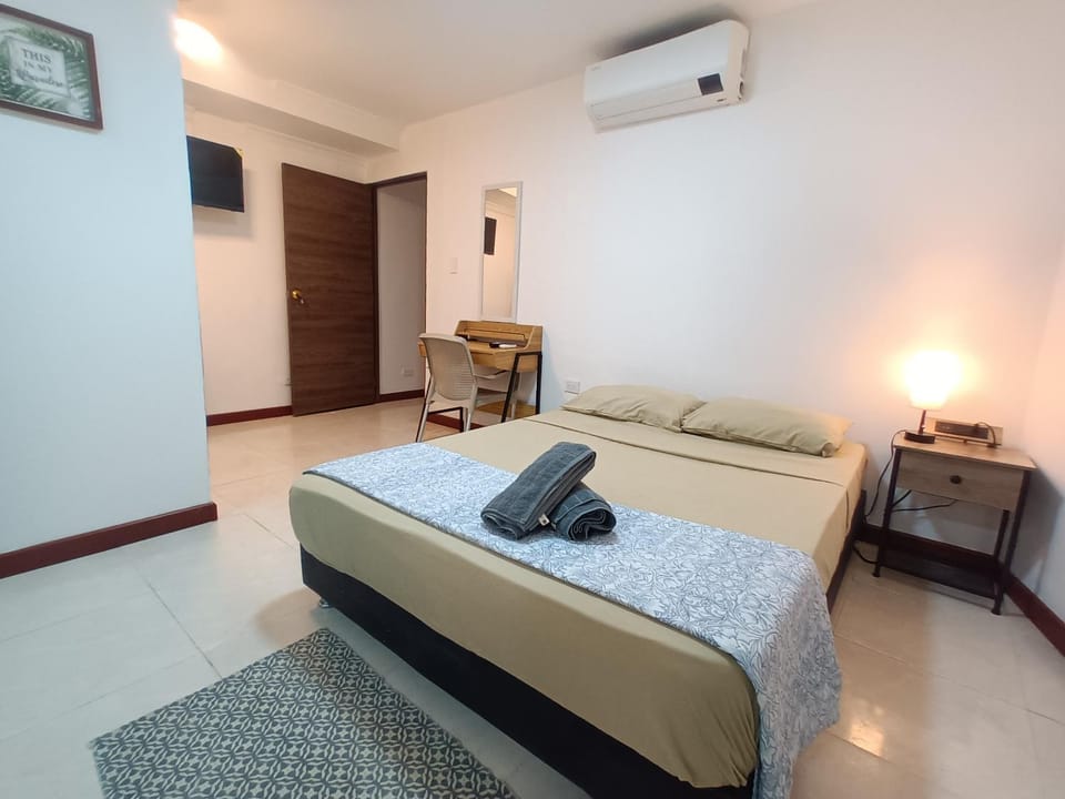 Bed, Photo of the whole room, air conditioner