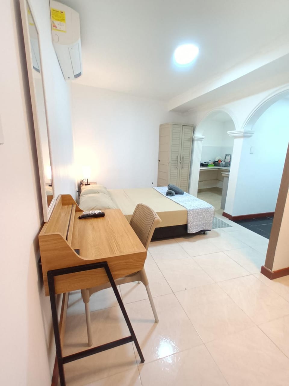 Bed, Photo of the whole room, Seating area