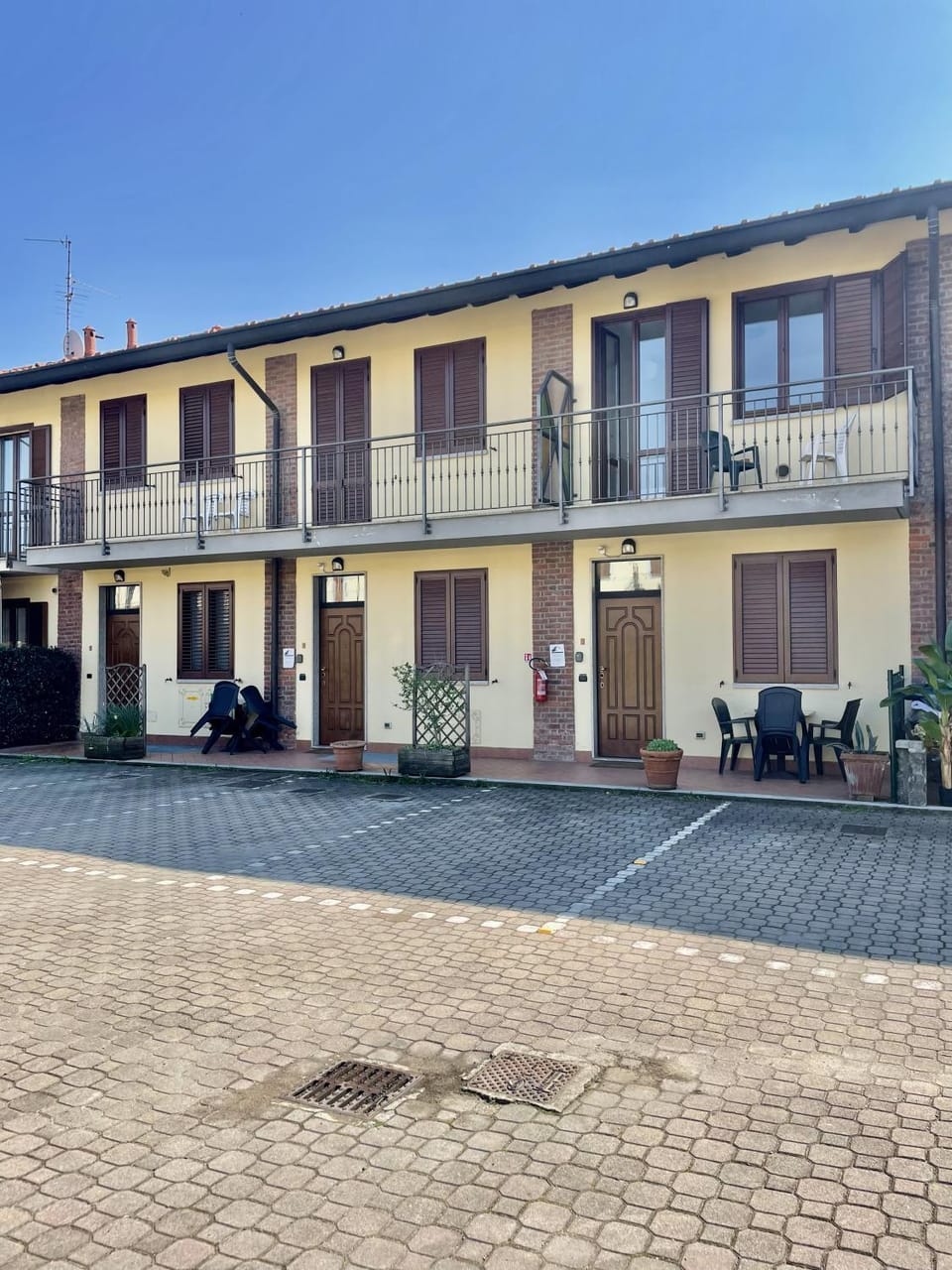 Property building, Day, Parking