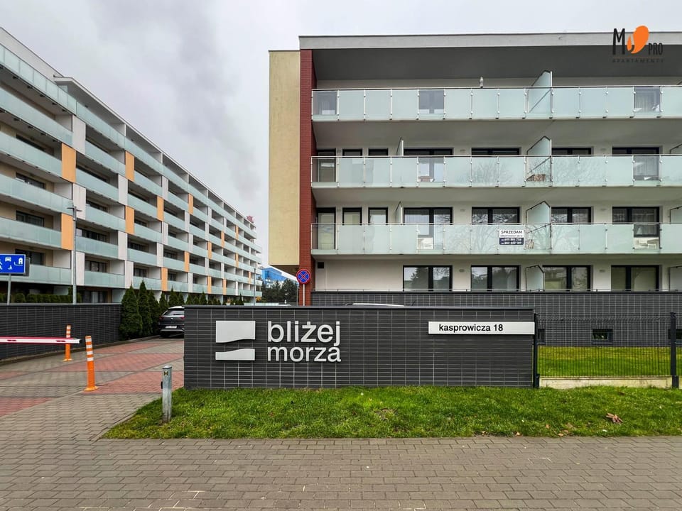 Property building, Day, Street view