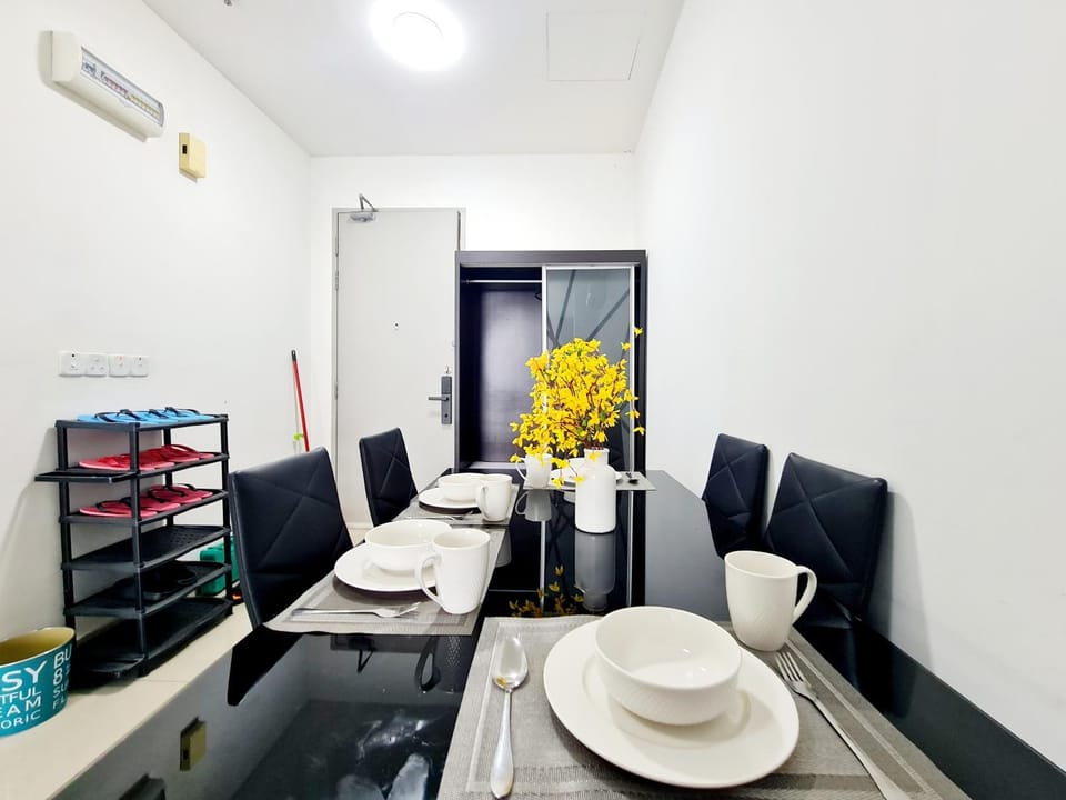 Living room, Seating area, Dining area, air conditioner
