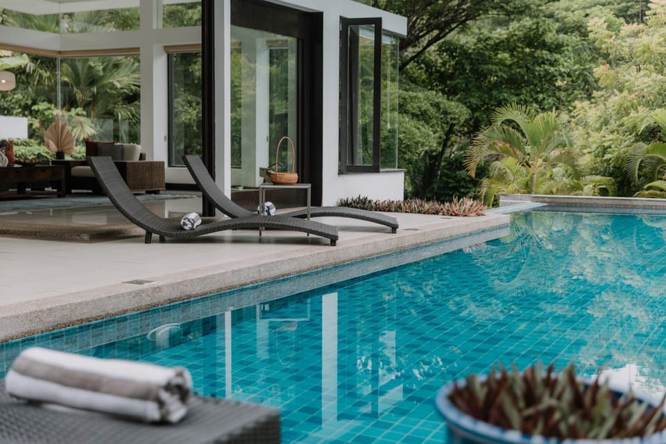 Living room, Swimming pool, sunbed