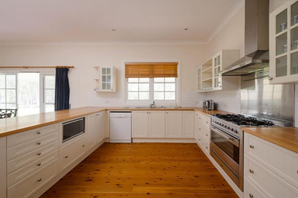 11B Cottage Cooranbong Rural Farm Creekside Apartment in Cooranbong