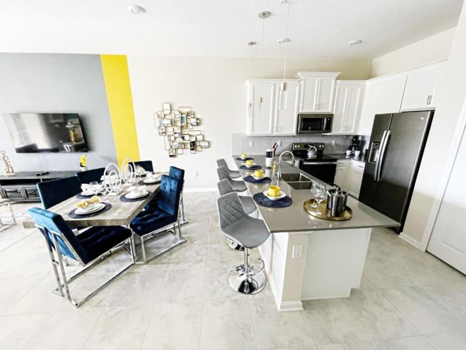 Luxury 2bd 2 bath Condo Home 232 Apartment in Davenport