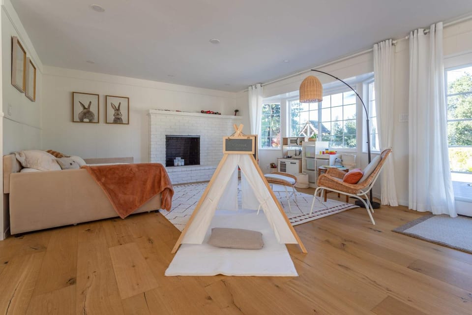 Modern Farmhouse on 1 Acre Lot Just Steps From Regional Park with Hot Tub House in Sebastopol