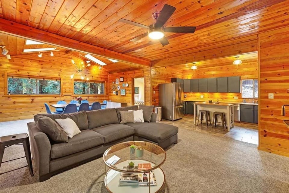 Charming 3BR with Hot Tub Balcony & Wood Stove House in Guerneville