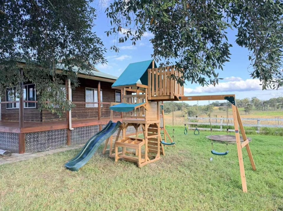 4 bedroom Cottage with swimming pool Apartment in Cooranbong