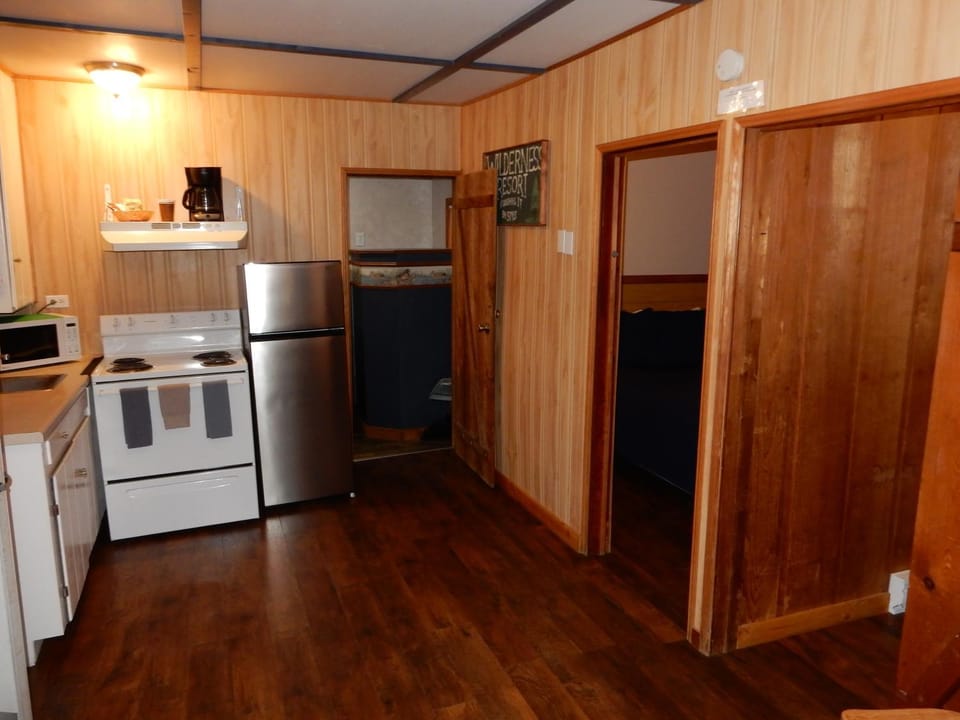 Kitchen or kitchenette, oven, pet friendly, stove