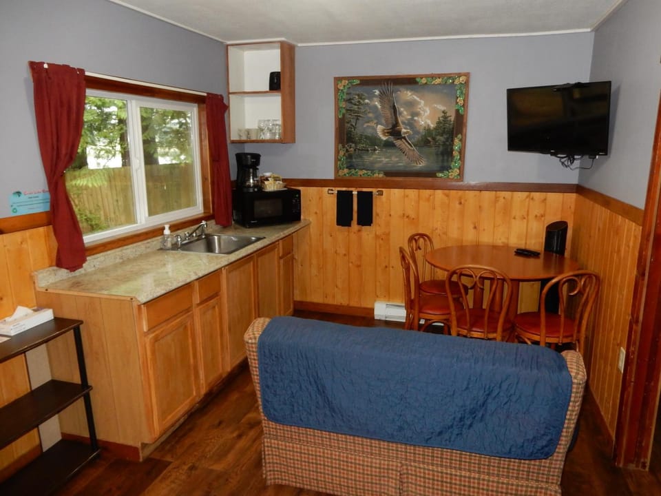 TV and multimedia, Kitchen or kitchenette, Seating area, Dining area
