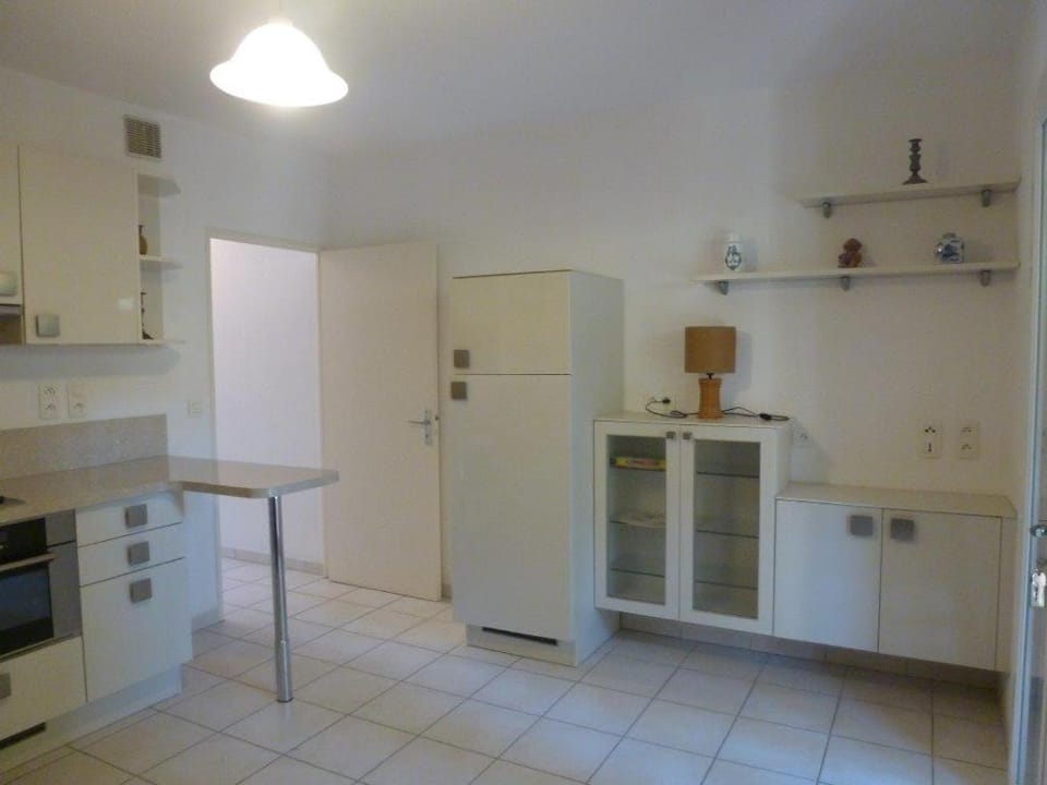 LE LAVANDOU ST CLAIR STUDIO 300 m de la PLAGE parking Apartment in Le Lavandou