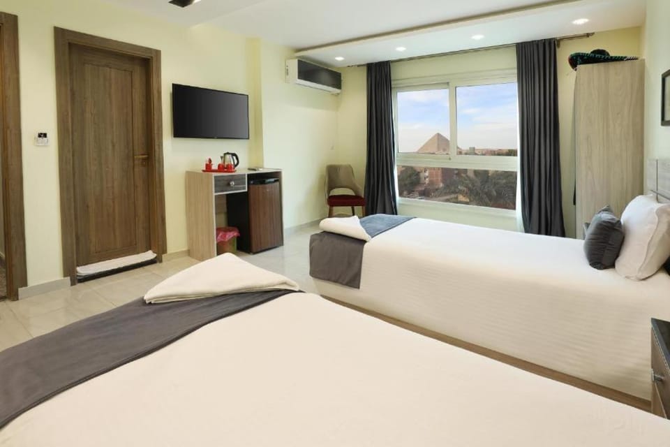 Bed, Photo of the whole room, Bedroom, air conditioner