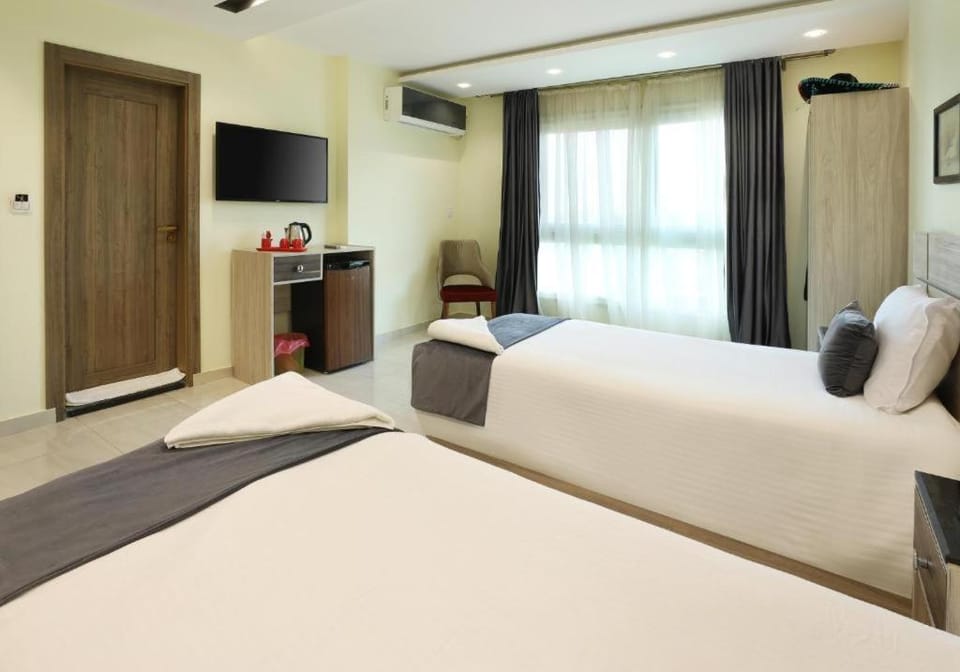 Bed, TV and multimedia, Photo of the whole room, Bedroom, air conditioner