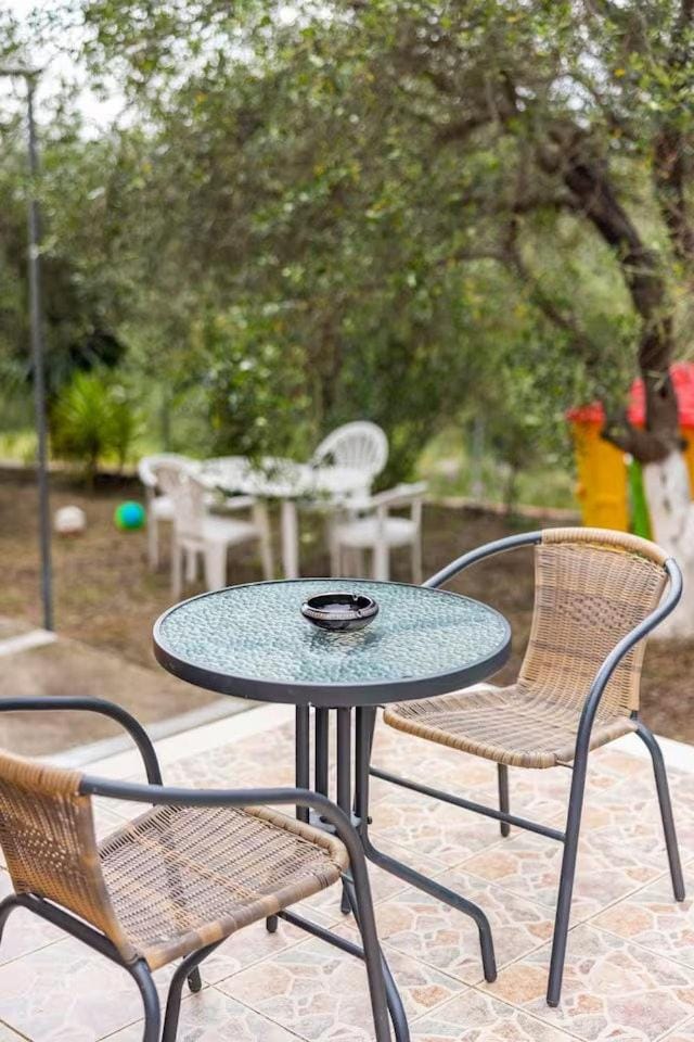 Patio, Day, Garden, Balcony/Terrace, Balcony/Terrace, Dining area, Garden view, Mountain view